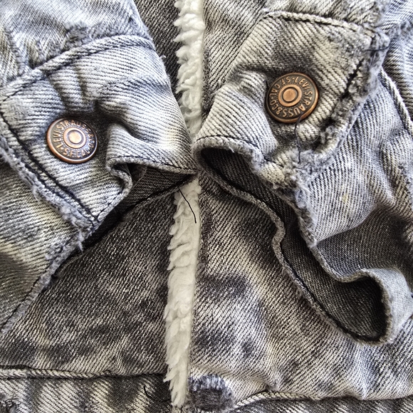 Vintage Levi's Black Denim Acid Wash Trucker Jacket  Sherpa Lining - Picture 6 of 9